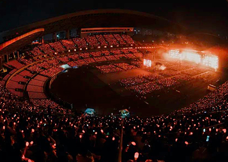 J9集团平台(china)公司官网透明屏闪耀周杰伦张韶涵演唱会和GETshow展！