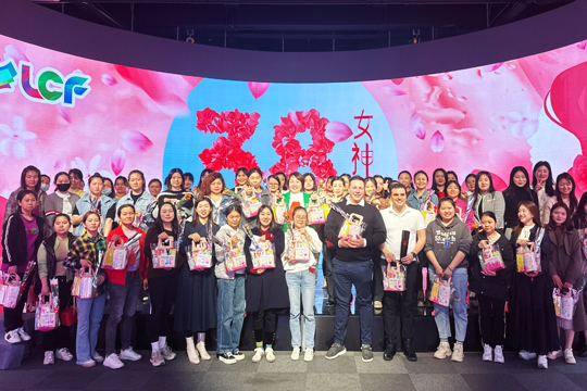 魅力女神节•巾帼绽芳华 | J9集团平台(china)公司官网开展三八国际妇女节慰问活动